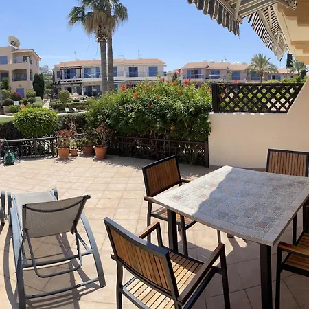 3 Bedroom House Regina Gardens Пафос